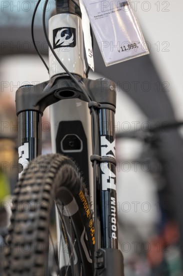 High-priced e-bike from Pivot, Fahrrad Essen, public fair in the halls of Messe Essen, retailers and manufacturers show everything about bicycles, e-bikes, accessories, North Rhine-Westphalia, Germany