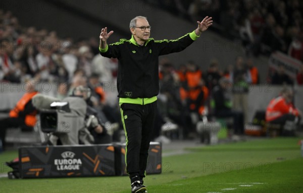 Coach coach Martin O'Neill Celtic Glasgow FC on the sidelines gesture gesture soccer UEFA Europa League, MHPArena, MHP Arena Stuttgart, Baden-Württemberg, Germany