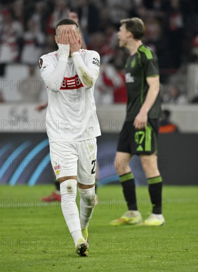 Badredine Bouanani VfB Stuttgart (27) disappoints Dane Murray Celtic Glasgow FC (47) Football UEFA Europa League, MHPArena, MHP Arena Stuttgart, Baden-Württemberg, Germany