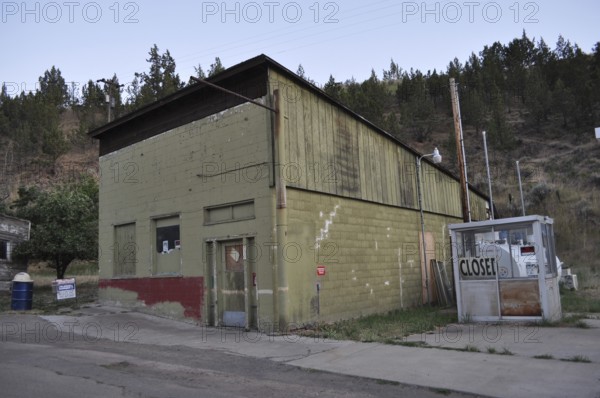 Old abandoned building with closed front door in a rural setting, Mitchell, Oregon, USA