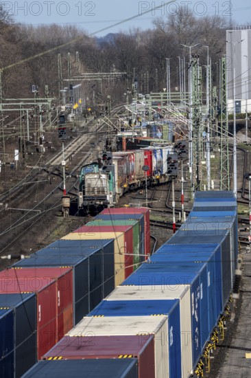 Container trains in the freight yard, so-called installation tracks in Duisburg-Rheinhausen, freight trains are parked here for a short time in front of continuing their journey, either to the trimodal terminal in Logport Duisburg or from there to distant destinations, such as China, as part of the new Silk Road, North Rhine-Westphalia, Germany
