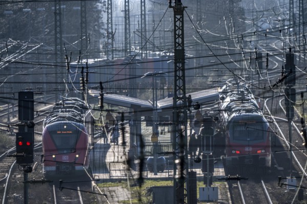 Regionalbahnhof Duisburg-Rheinhausen, regional trains to and from Duisburg main station, heading west, North Rhine-Westphalia, Germany