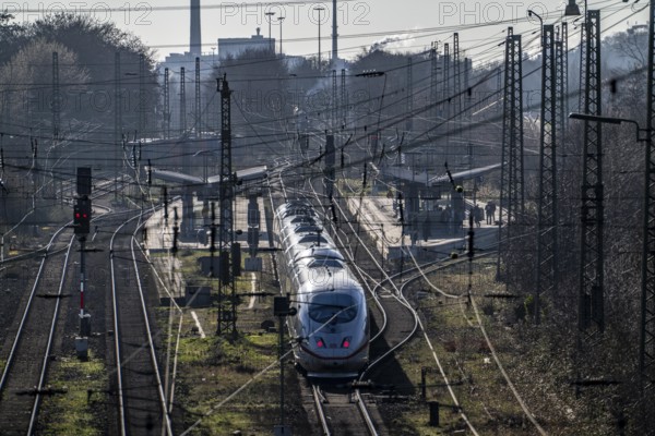 Regionalbahnhof Duisburg-Rheinhausen, ICE from Duisburg Central Station, passing west, North Rhine-Westphalia, Germany