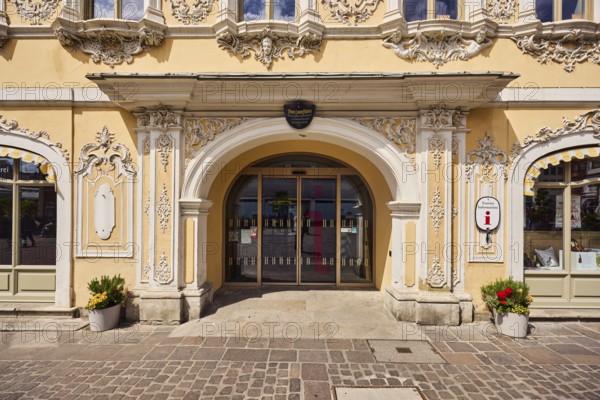 Tourist information, ticket shop, souvenirs, falcon house, house for falcon, historic building, rococo style, entrance, facade with stucco decoration and door, flower pots with plants, city center, sunny, square marketplace, Würzburg, Lower Franconia, district-free city, Bavaria, Germany