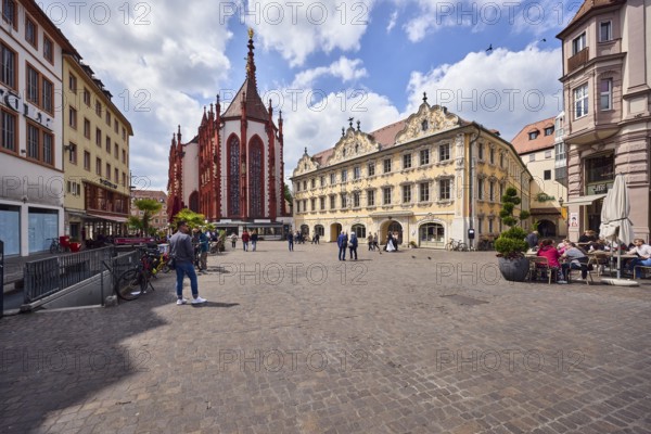 Square, city center, pedestrian zone, historic buildings, falcon house, chapel, Marienkapelle, general architecture, residential and commercial buildings, outdoor area of a restaurant, cobblestones, pedestrians as a secondary motif, blue sky, cumulus clouds, Oberer Markt, Hahnenhof confluence with marketplace, Würzburg, Lower Franconia, district-free city, Bavaria, Germany