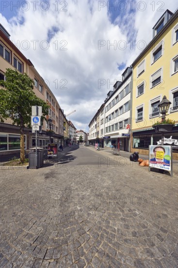 Pedestrian zone, general architecture, houses, residential buildings and commercial buildings, shops, shopping, lantern, traffic sign pedestrian zone, city center, trees, cloudy, blue sky, cumulus clouds, Plattnerstraße confluence in Sterngasse, Würzburg, Lower Franconia, district-free city, Bavaria, Germany