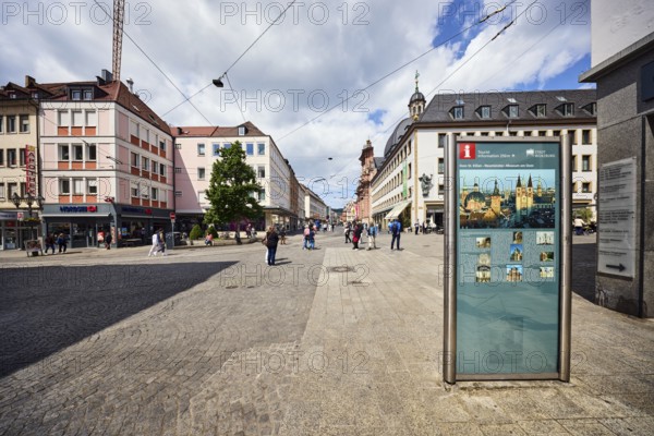 Pedestrian zone, city center, roads, general architecture, residential buildings and commercial buildings, showcase with tourist information, information about a tourist attraction, trees, pedestrians as accessories, blue sky, cumulus clouds, Plattnerstraße, Domstraße and Kürschnerhof intersection, Würzburg, Lower Franconia, district-free city, Bavaria, Germany