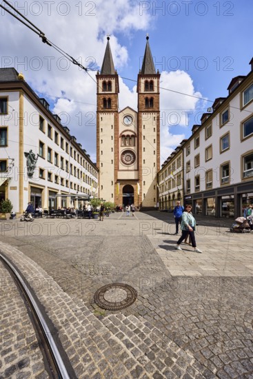 Würzburg Cathedral, double tower, city center, pedestrian zone, general architecture, residential buildings and commercial buildings, outdoor area of a restaurant, overhead line, tram track, pedestrians as accessories, blue sky, cumulus clouds, Plattnerstraße, Domstraße and Kürschnerhof intersection, Würzburg, Lower Franconia, district-free city, Bavaria, Germany