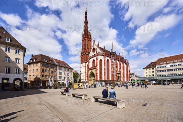 Marienkapelle, chapel, square, pedestrian zone, general architecture, residential buildings and commercial buildings, benches, pedestrians and seated people as secondary motifs, blue sky, cumulus clouds, Unterer Markt, Würzburg, Lower Franconia, district-free city, Bavaria, Germany