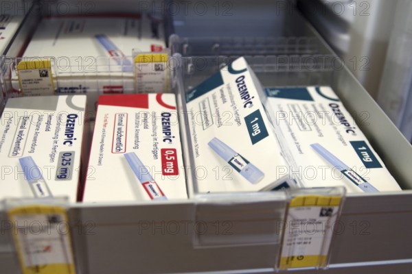 Ozempic, slimming syringe, potency, diabetes, Germany, storage of medication packs in the refrigerator in a pharmacy