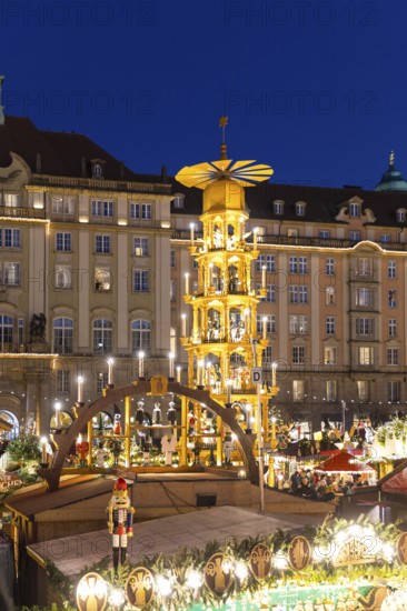 Large pyramid at the Striezelmarkt Christmas market on the Altmarkt in Dresden, Saxony, Germany
