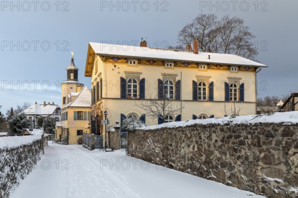 Snow-covered country house of the Meinholdschen Weingut and Meinholdsches Turmhaus, today Weingut Aust, Oberlößnitz, Radebeul, Saxony, Germany