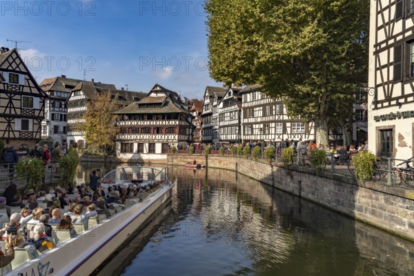 Sightseeing boat, half-timbered houses and the Maison des Tanneurs on the river Ill in Petite France, Strasbourg, Alsace, France