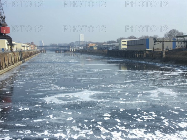 February 2012: Partially frozen harbor basins in Ludwigshafen am Rhein. An exceptional cold wave swept large parts of Europe at this time