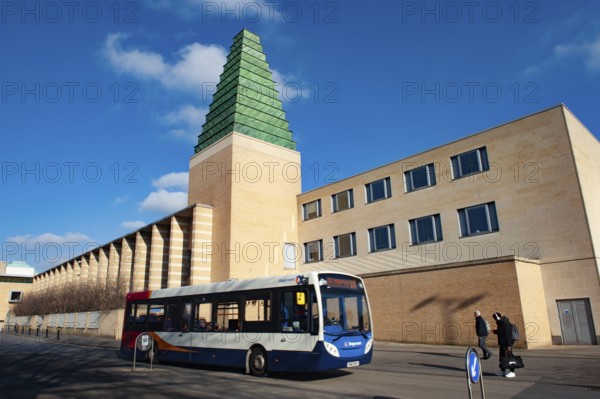 Oxford, England, UK. February 6th 2020 City Bus passing the Said Business School, Oxford University, named after Syrian-Saudi billionaire Wafic Saïd, Park End Street, Oxford