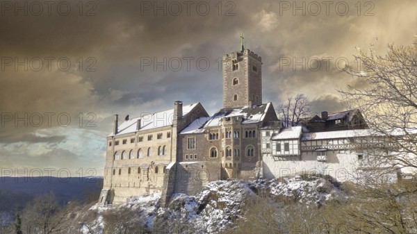 Wartburg in Eisenach under a dramatically lit sky in a wintry atmosphere, hiking on the Rennsteig, Thuringian Forest nature park Park