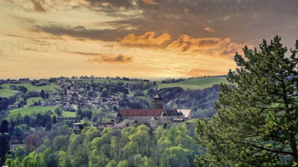 The fortress, Veste Rosenberg in Kronach in the light of a colorful, glowing sunset, Franconian Forest nature park Park