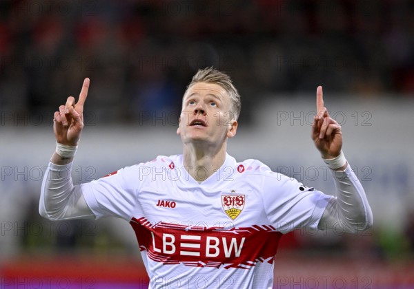 Goal celebration Chris Fuehrich VfB Stuttgart (10) Gesture Gesture towards the sky Soccer Bundesliga, Voith-Arena, Heidenheim, Baden-Württemberg, Germany