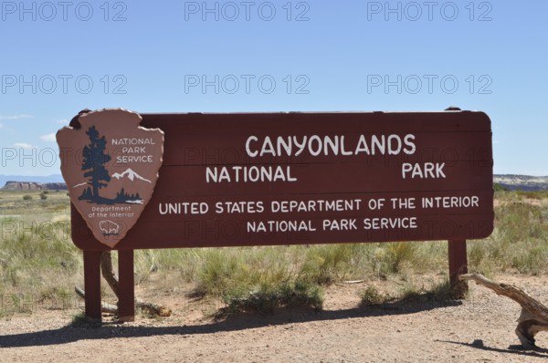 Sign for Canyonlands National Park in a desert landscape under clear skies, Canyonlands National Park, Island in the Sky, Utah, USA