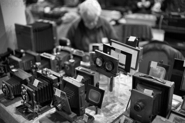 Dealer, Photographica, old photo equipment, cameras, lenses, display, black and white, photo exchange, photo exchange, Fellbach, Baden-Württemberg, Germany