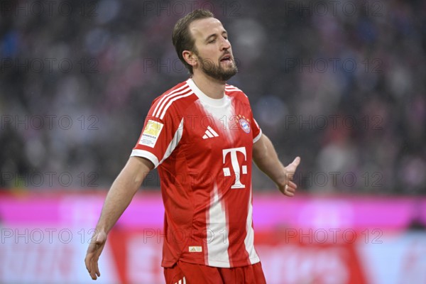 Harry Kane FC Bayern Munich FCB (09) disappointed gesture gesture rain, Football Bundesliga, Allianz Arena, Munich, Bavaria, Germany