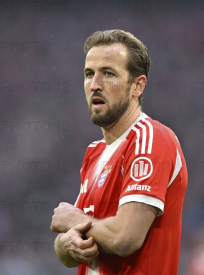 Harry Kane FC Bayern Munich FCB (09) portrait Rain, Football Bundesliga, Allianz Arena, Munich, Bavaria, Germany