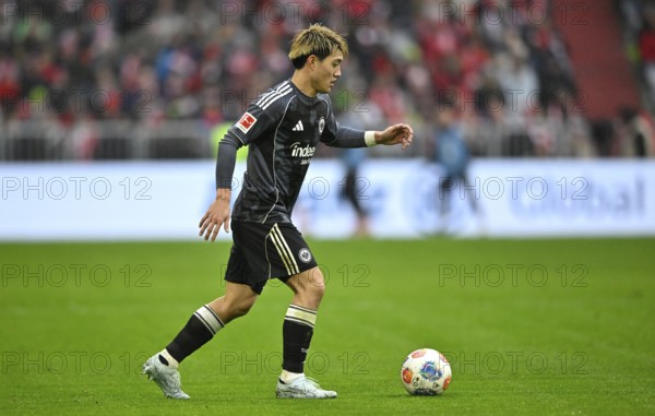 Ritsu Doan Eintracht Frankfurt SGE (20) Action on the ball Rain, Football Bundesliga, Allianz Arena, Munich, Bavaria, Germany