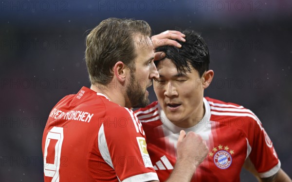 Goal celebration Harry Kane FC Bayern Munich FCB (09) Min-jae Kim FC Bayern Munich FCB (03) portrait Rain, Football Bundesliga, Allianz Arena, Munich, Bavaria, Germany
