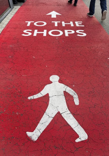 Directions to shops from car park to Outlet Center Roermond, Factory Outlet Center, Designer Outlet Center, Roermond, Province of Limburg, the Netherlands