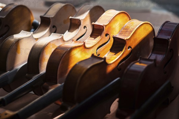 Handmade Oud hanging inside the window display of Veysel Muzik Evi, Istanbul. Produced by Cengiz Sarikus Handmade violins on display in the shop window of Veysel Muzik Evi in the Aksaray neighborhood of Istanbul