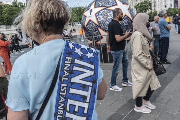 Istanbul, Turkey. June 9th 2023 Soccer fans gather in Taksim Square, Istanbul, the day before the Champions League Final