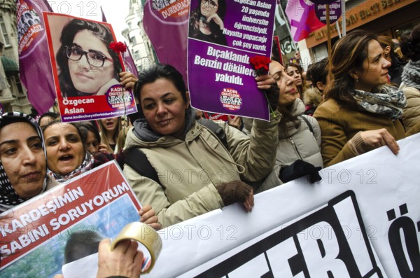 Istanbul, Turkey. 14th February 2015 Turkish women protest march in Istiklal Street Istanbul after the brutal murder of Ozgecan Aslan. Thousands of women across the country have taken to the streets to protest violence against women