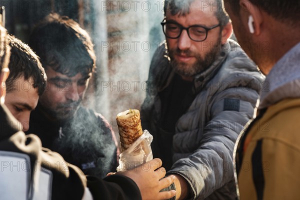 Istanbul, Turkey. November 14th 2023 A customer buying a fish wrap sandwich known as Balik Ekemek or Balik Durum, a popular local street food found near the Bosphorus, Istanbul, Turkey