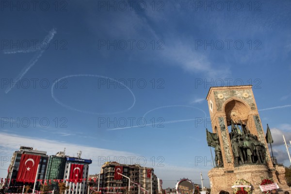 Istanbul, Turkey. October 29th 2023 Planes write the number 100 in the sky above the Mustafa Kemal Ataturk Monument of the Republic on the 100th anniversary of the founding of the modern state of Turkey