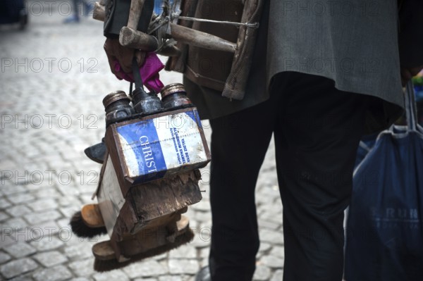 Istanbul, Turkey. May 6th 2016. Turkish shoe shine man, Istanbul, Turkey