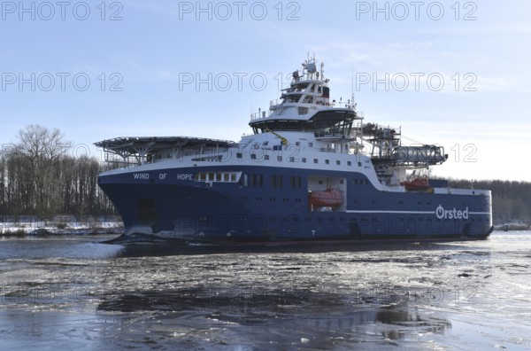 Service vessel, residential ship, offshore ship WIND OF HOPE sails in the icy Kiel Canal, NOK, Kiel Canal, Kiel Canal, Schleswig-Holstein, Germany