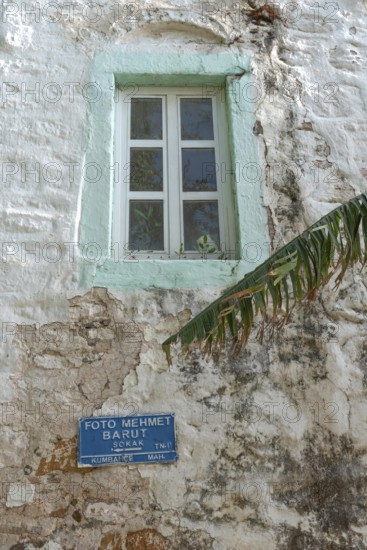Bodrum, Turkey. April 23rd 2022 Foto Mehmet Barut Sokak, Pretty traditional window of local house along a beautiful street in Bodrum Old Town, Turkish Aegean Coast, Turkey