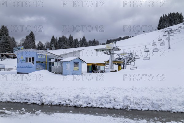 The closed ski area in the Tyrolean enclave of Jungholz. Ski operations are paused due to insolvency. Bergbahnen Hindelang-Oberjoch AG wants to take over the plant and is planning extensive investments