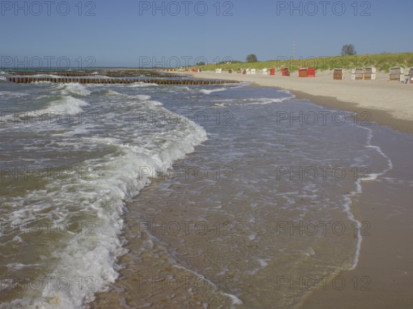 Beach, Ostseewellen, Ahrenshoop, Baltic Sea, Vorpommern-Rügen district in Mecklenburg-Vorpommern, Germany