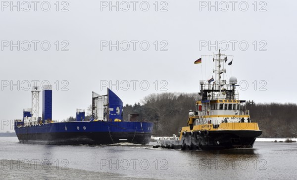 NEPTUN 11 tug a new ship in the icy Kiel Canal, NOK, Kielkanal, Kielcanal, Schleswig-Holstein, Germany