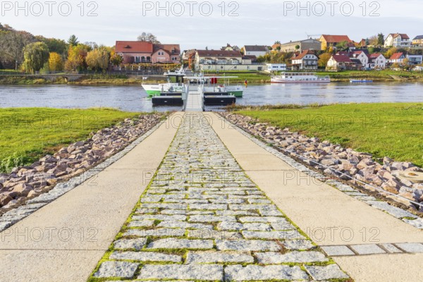 Elbe ferry between Diesbar-Seußlitz and Niederlommatzsch, Diesbar-Seußlitz ferry terminal, Saxony, Germany