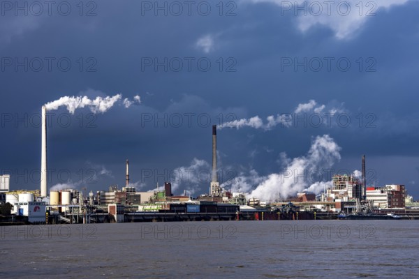 Chempark Krefeld-Uerdingen, around 40 companies are located in the chemical park on the Rhine, there are 3 chemparks in North Rhine-Westphalia, on the Rhine, Germany