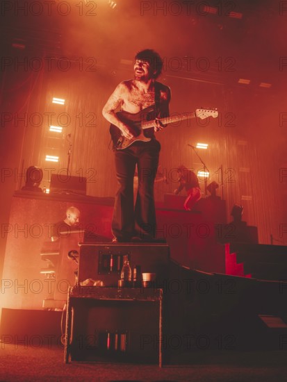 Singer Simon Neil from Biffy Clyro live on Futique Tour 2026 in Berlin's Max-Schmeling-Halle on 16.02.2026