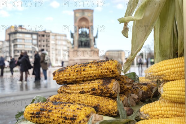 Freshly grilled corn on the cob for sale on a typical Turkish street stall in Taksim Square on the European side of Istanbul, Turkey