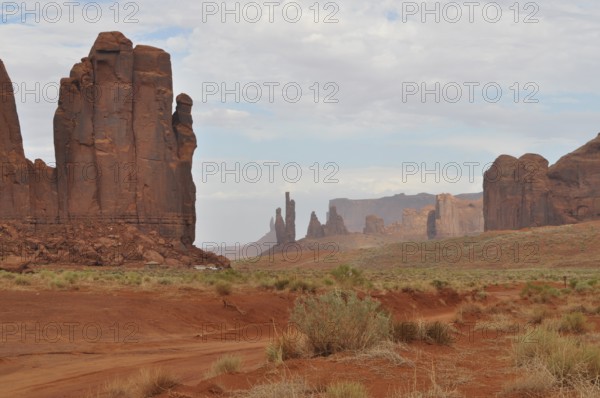 Wide, dry landscape with distinctive rocks and red sand, Monument Valley, Navajo Tribal Park, Navajo Nation Reservation, Utah, Arizona, USA