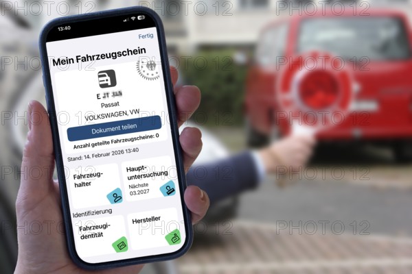 Symbolic image, digital vehicle license, in the i-car app of the Federal Motor Transport Authority, the paper motor vehicle license has been available in digital form on the authority's smartphone app since the end of 2025 and replaces the paper certificate, all vehicle data and owner data are stored there, here at a police check