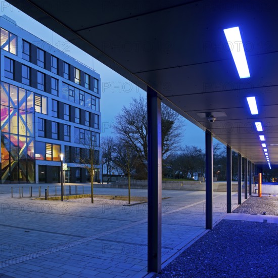 Seminar building H of the Department of Architecture and Civil Engineering at Bochum University with BlueBox Bochum in the evening, Ruhr area, North Rhine-Westphalia, Germany