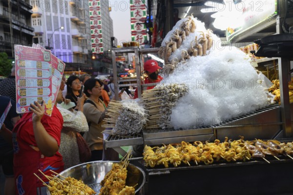 Bangkok, Thailand. February 18th 2025. Popular street food stalls along a crowded Yaowarat Road, Chinatown, Bangkok, Thailand