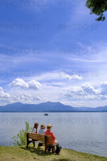 Seniors, family, couple on a rest area, Fraueninsel, Chiemsee, Chiemgau, Upper Bavaria, Bavaria, Germany