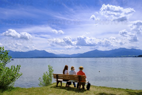 Seniors, family, couple on a rest area, Fraueninsel, Chiemsee, Chiemgau, Upper Bavaria, Bavaria, Germany